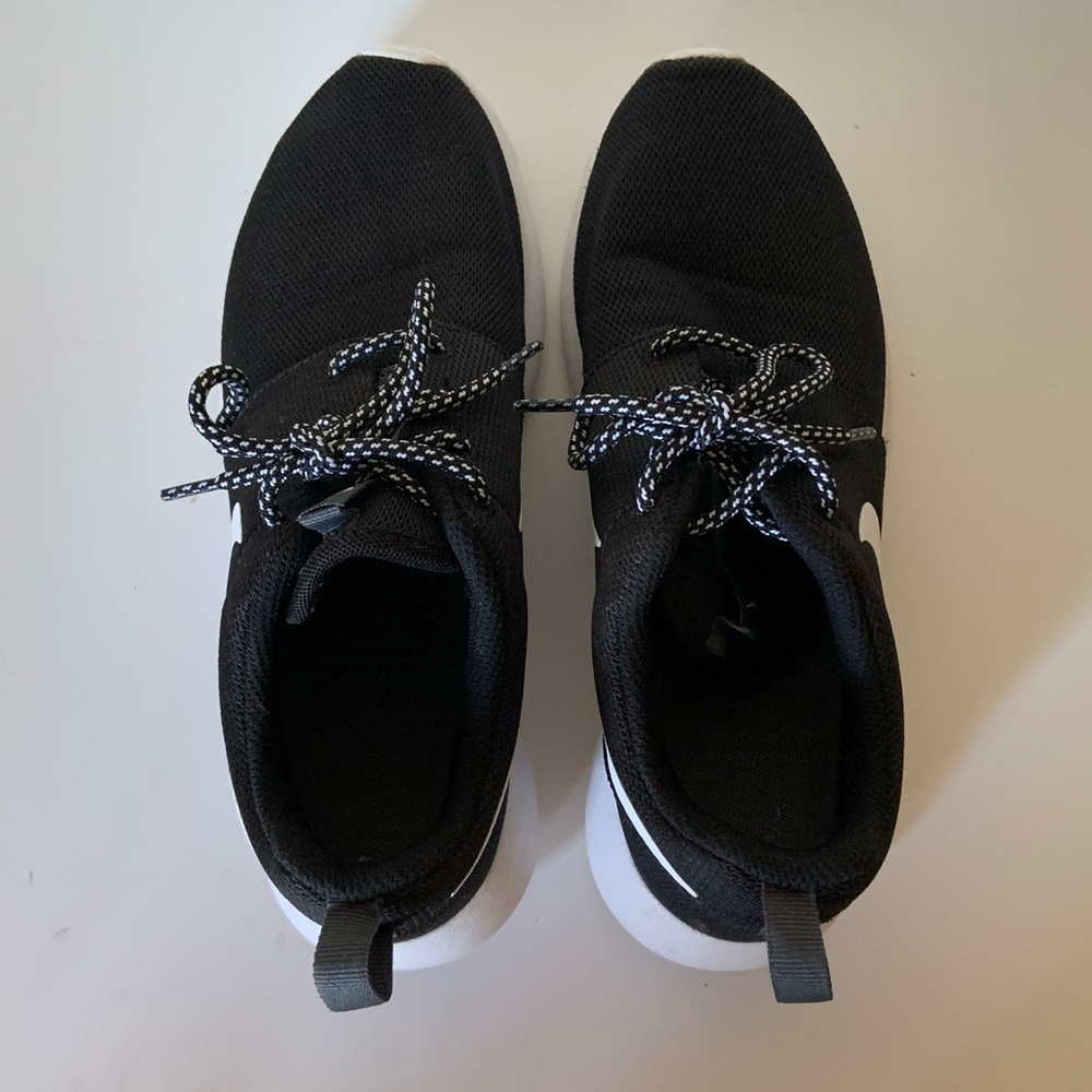 Women’s Nike Roshes. Size 7.5.